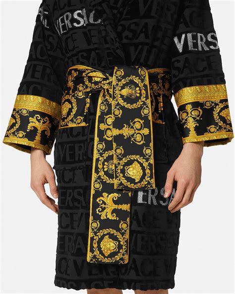 versace damen bademantel|Kuschelige Versace Morgenmäntel & Bademäntel .